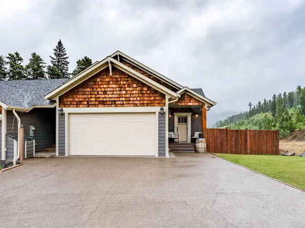 1705 W 119th St, Crowsnest Pass, AB T0K 0E0