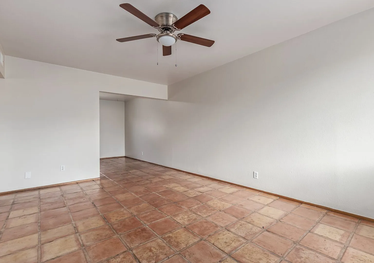 7153 N 57th Dr — Photo 4