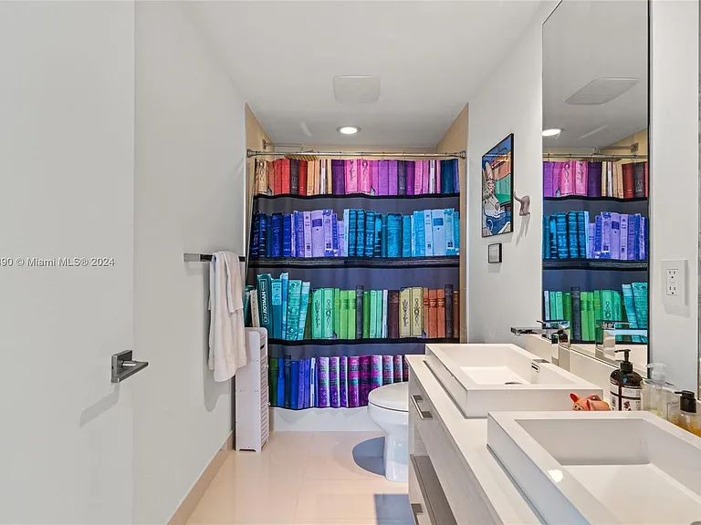 55 SW 9th St #1801 — Photo 12