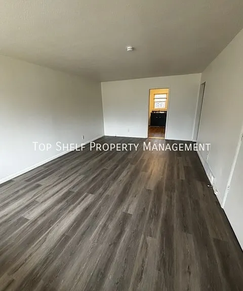 2425 Welbeck Rd — Photo 3