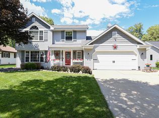 4130 E Barton Rd, Oak Creek, WI 53154