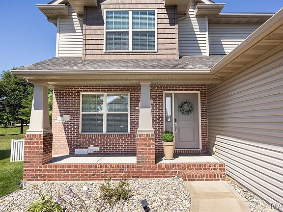 2nd image of 832 Bridgeway Dr