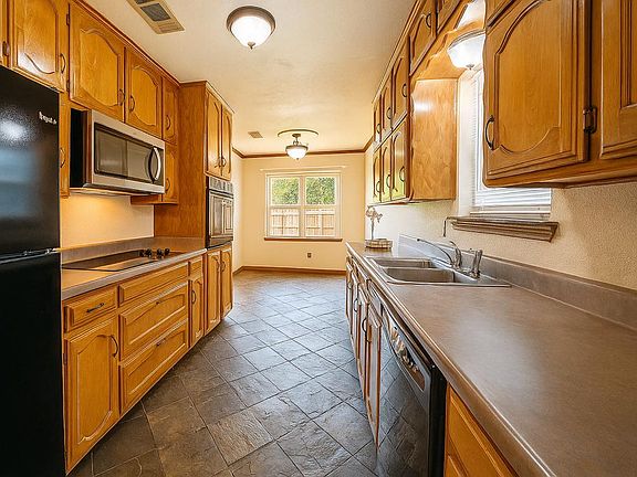 3rd image of 1348 Fieldstone Dr