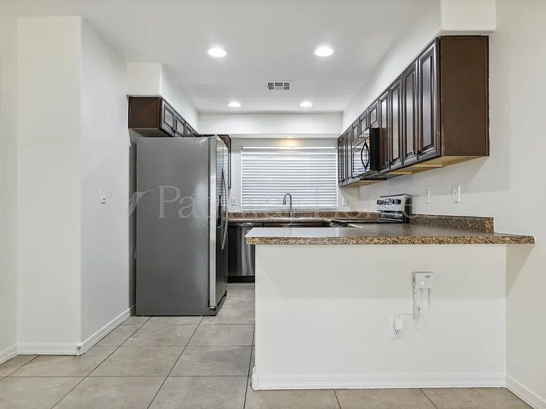 207 W Latona Rd — Photo 10