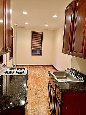 2nd image of 862 10th Ave APT 2E