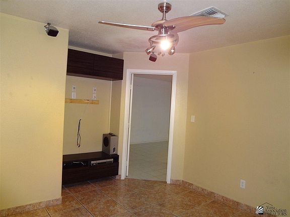 5th image of 533 N Fuentes Dr
