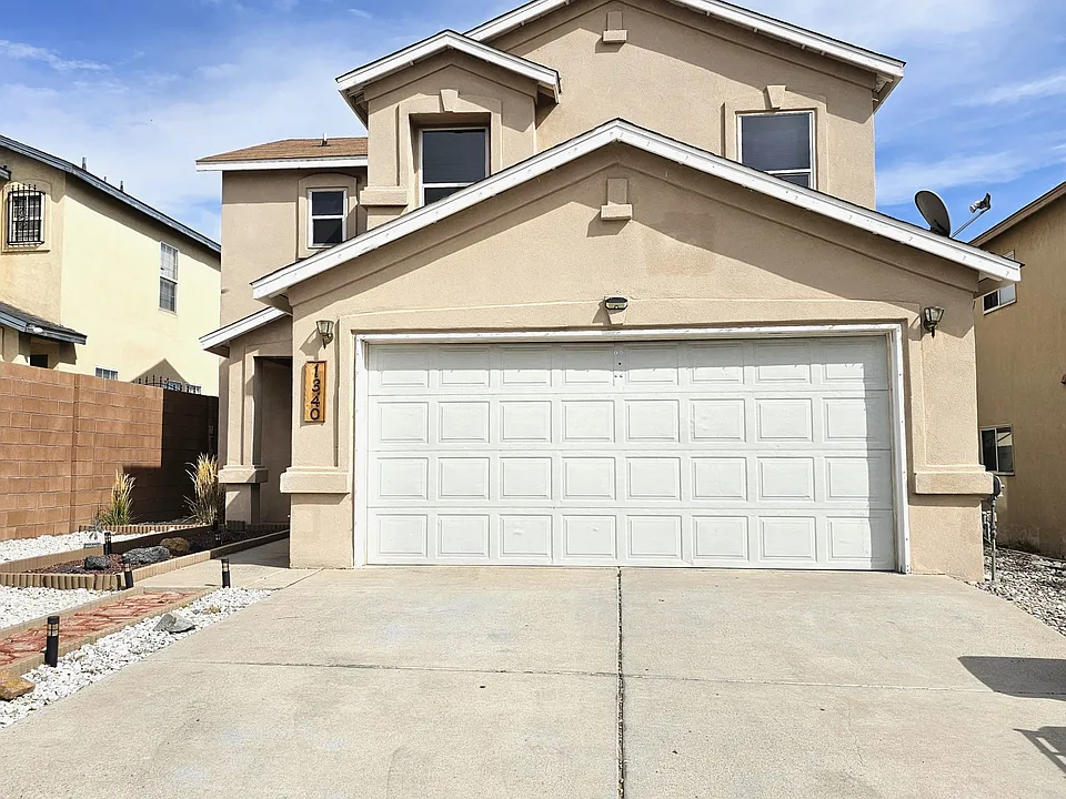 1340 Ojo Sarco St SW