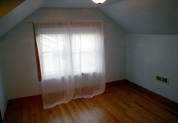 Upstairs bedroom 2