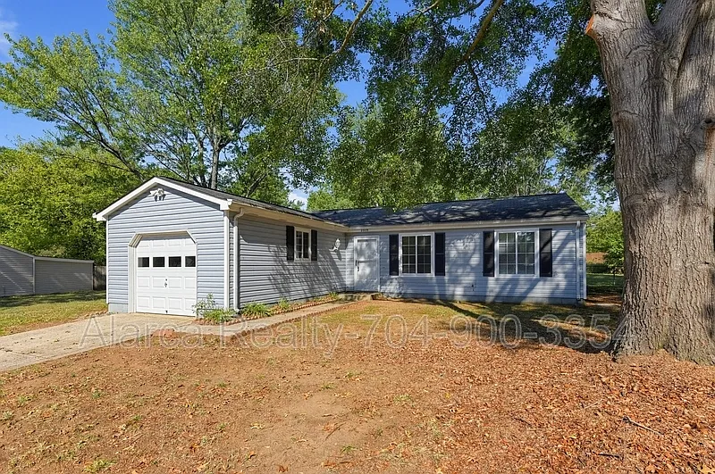 3 bed, 1120 sqft, $1,695 — Photo 2
