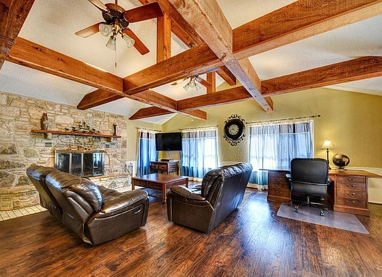 1st image of 111 Saddlewood Dr