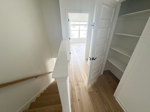 4th image of 1632 W Neptune St