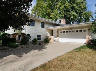 4519 Heritage Hills Cir, Bloomington, MN 55437