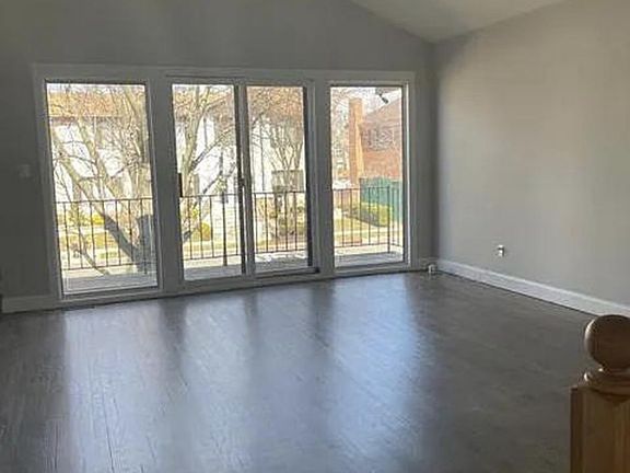 4th image of 486 Crown Ave #2
