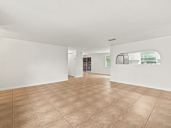 4th image of 603 Sandy Creek Dr