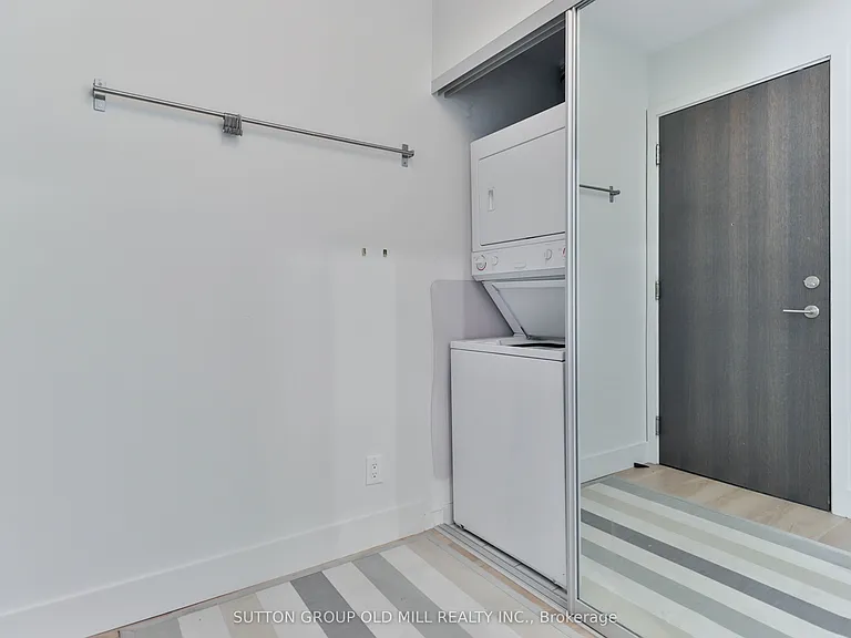 105 The Queensway #2110 — Photo 23