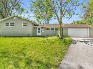 8 Shuman Cir, Urbana, IL 61801