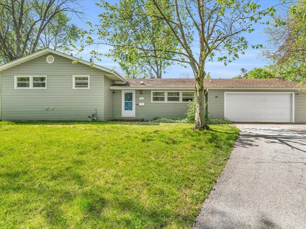 8 Shuman Cir, Urbana, IL 61801