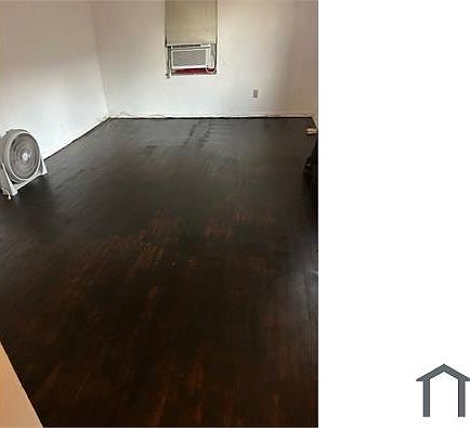 3rd image of 21030 Crystal Ave #Up