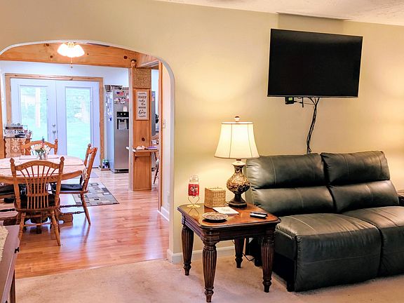 2nd image of 458 Hemlock Ave