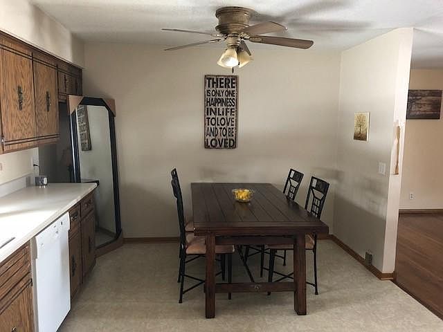Large Kitchen with Eat in Dining Area