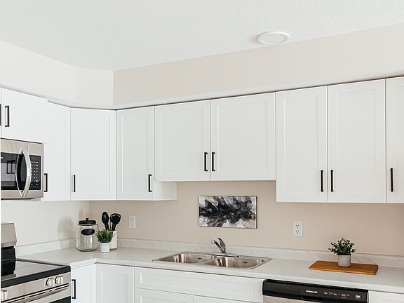 5th image of 3000 Trombley St #1069413