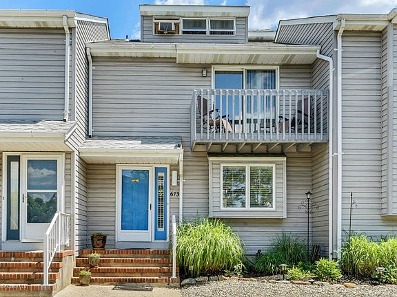 3rd image of 673 Ellicott Ave #2B