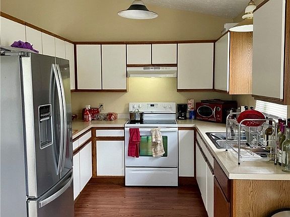 4th image of 250 Coulter St