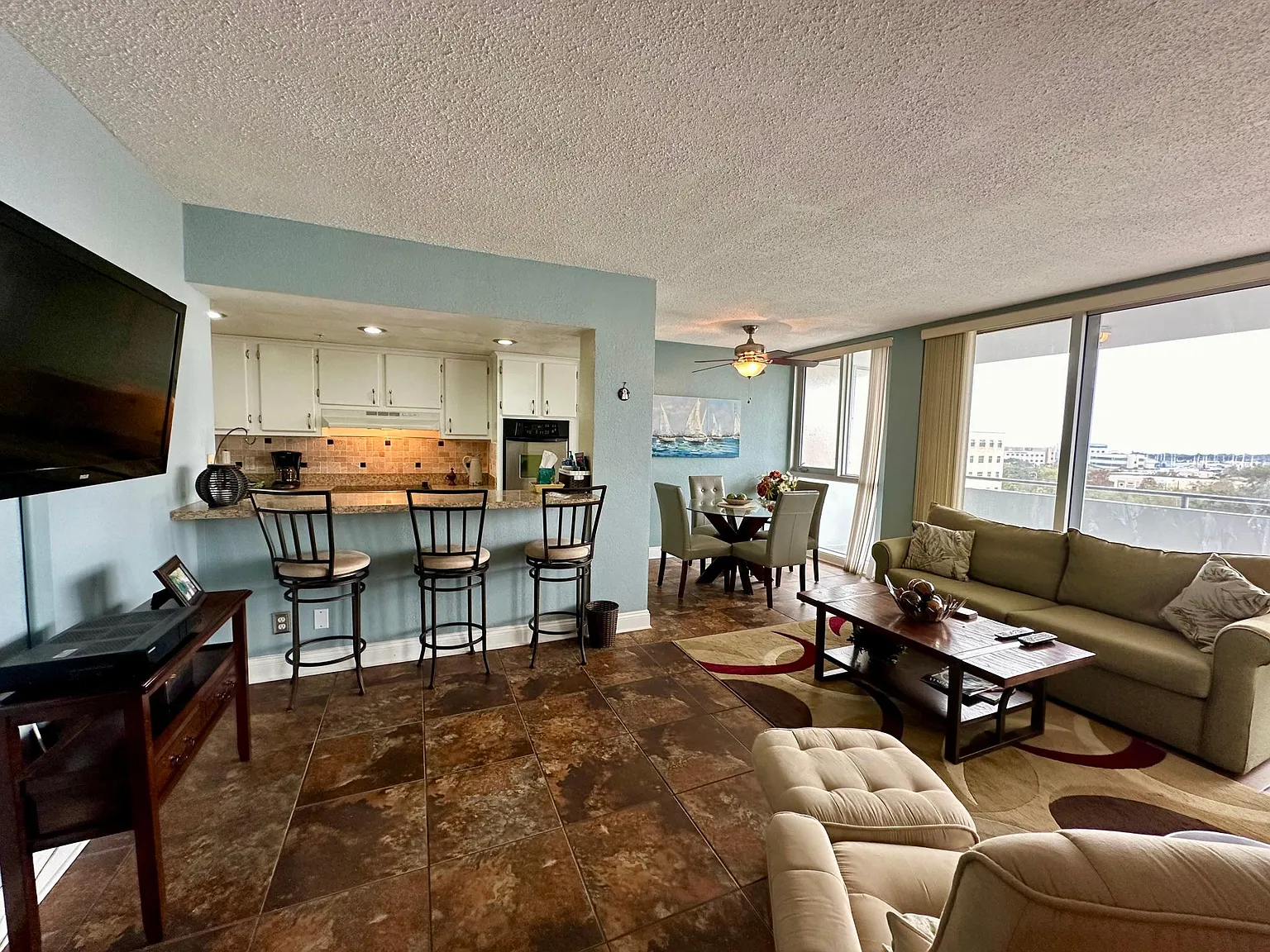 2 bed, 1045 sqft, $2,700 — Photo 2
