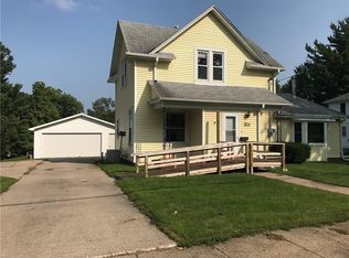 824 W 4th St S, Newton, IA 50208