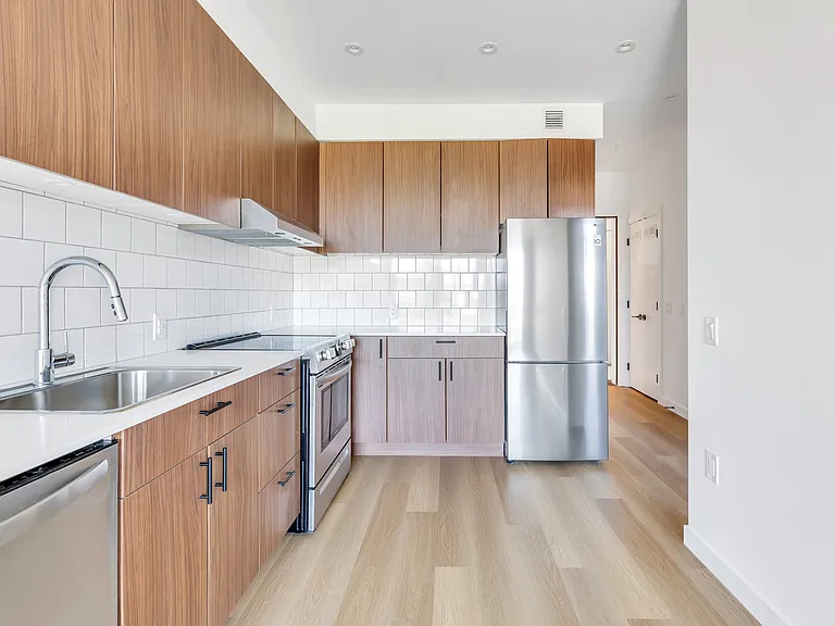 3455 Hastings St E — Photo 58