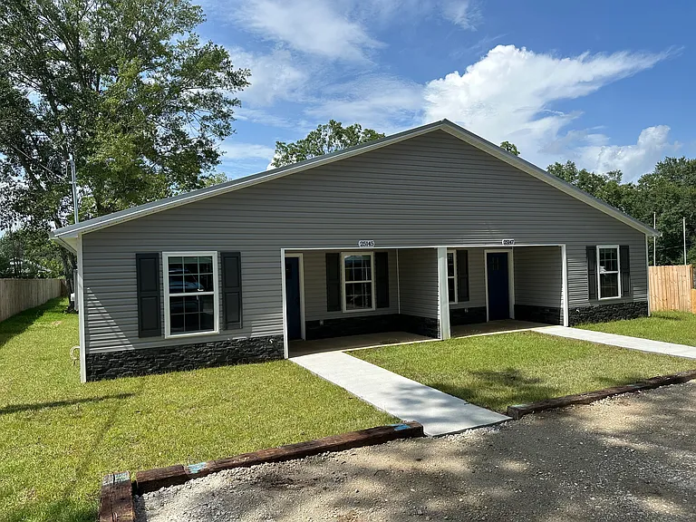 25145 Chestnut St — Photo 1