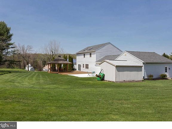 3rd image of 515 Saybrooke Ln