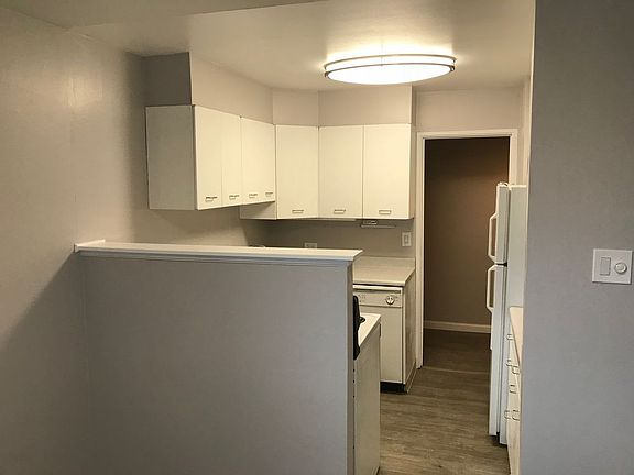 4th image of 888 N Logan St #2C
