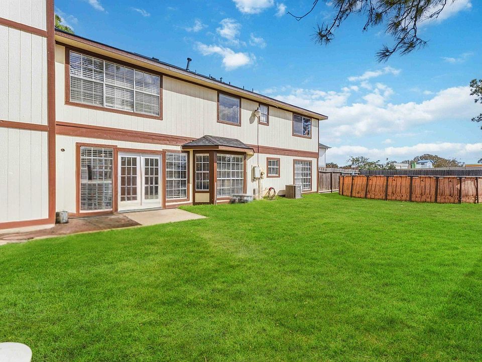 2nd image of 1207 Hollowood Ln