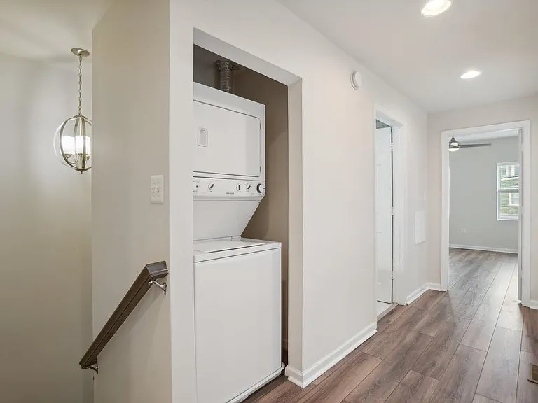 2241 Prout St SE — Photo 9