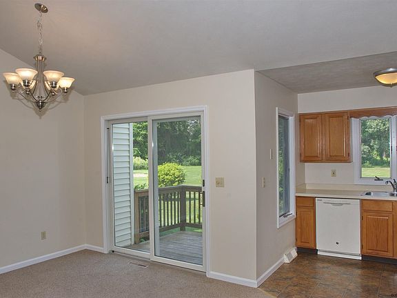 5th image of 41 Old Birch Ln