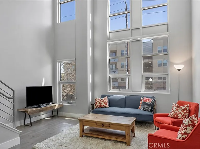 728 N Santiago St — Photo 4