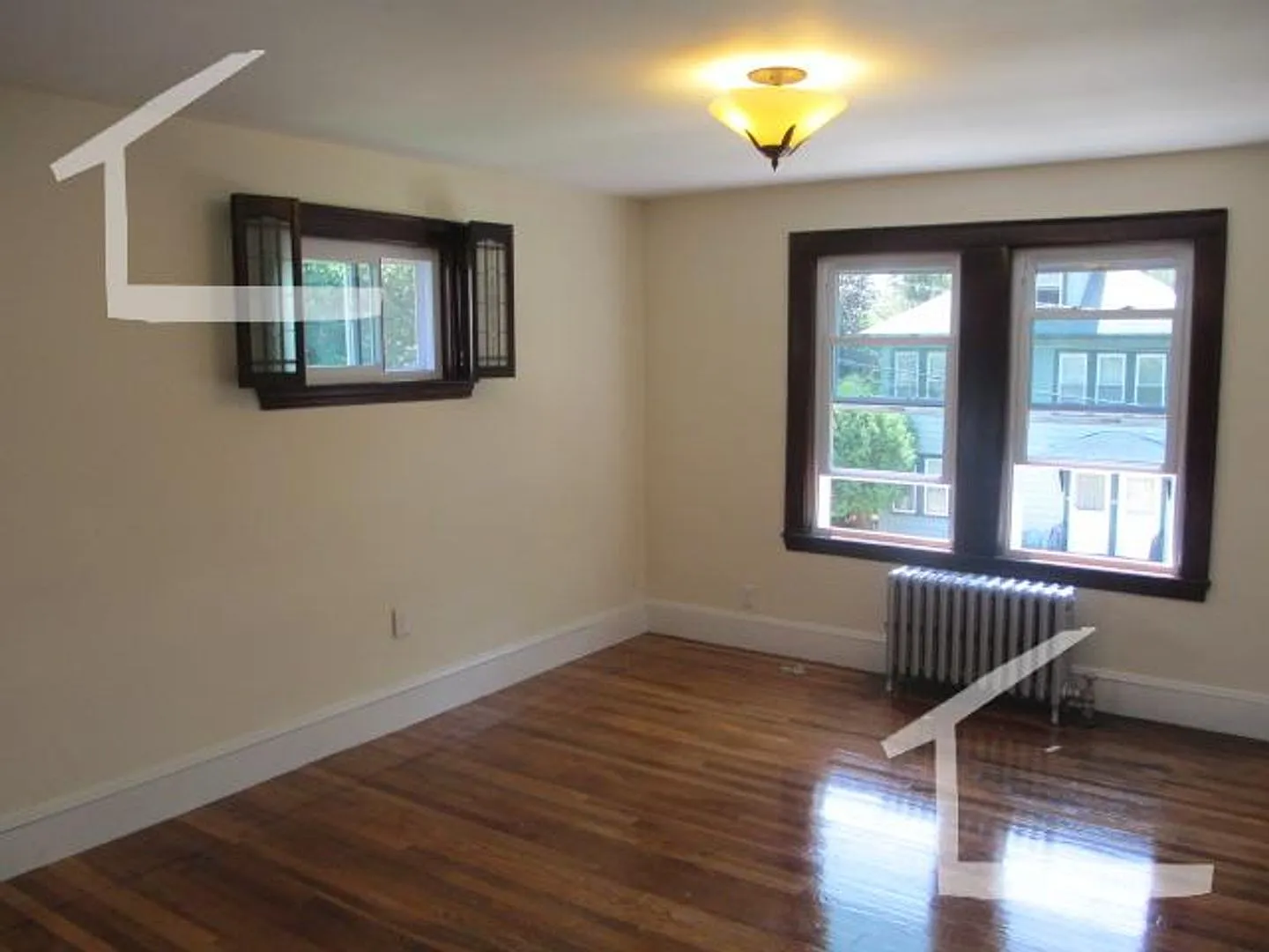 Nice 4 bed in Oak Square — Photo 2