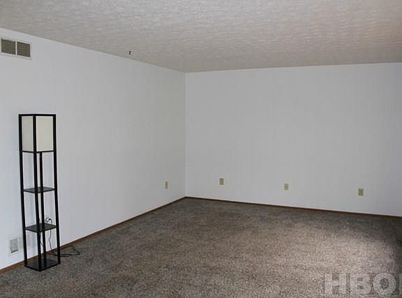 4th image of 468 Mountain Ash St