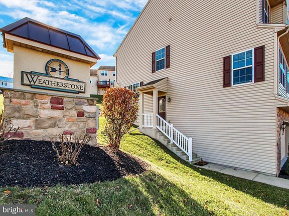 3rd image of 300 Weatherstone Dr