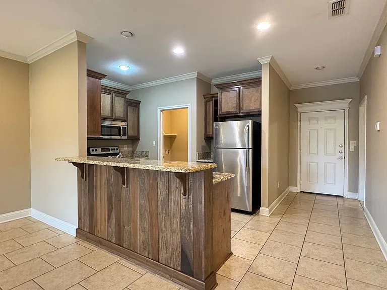 9100 Shadow Oak Dr — Photo 12