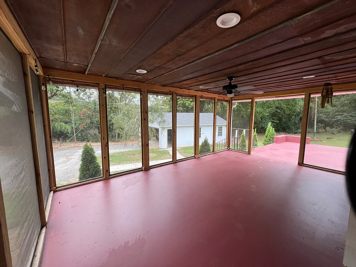 Building Photo - 1056 Phelps Ln