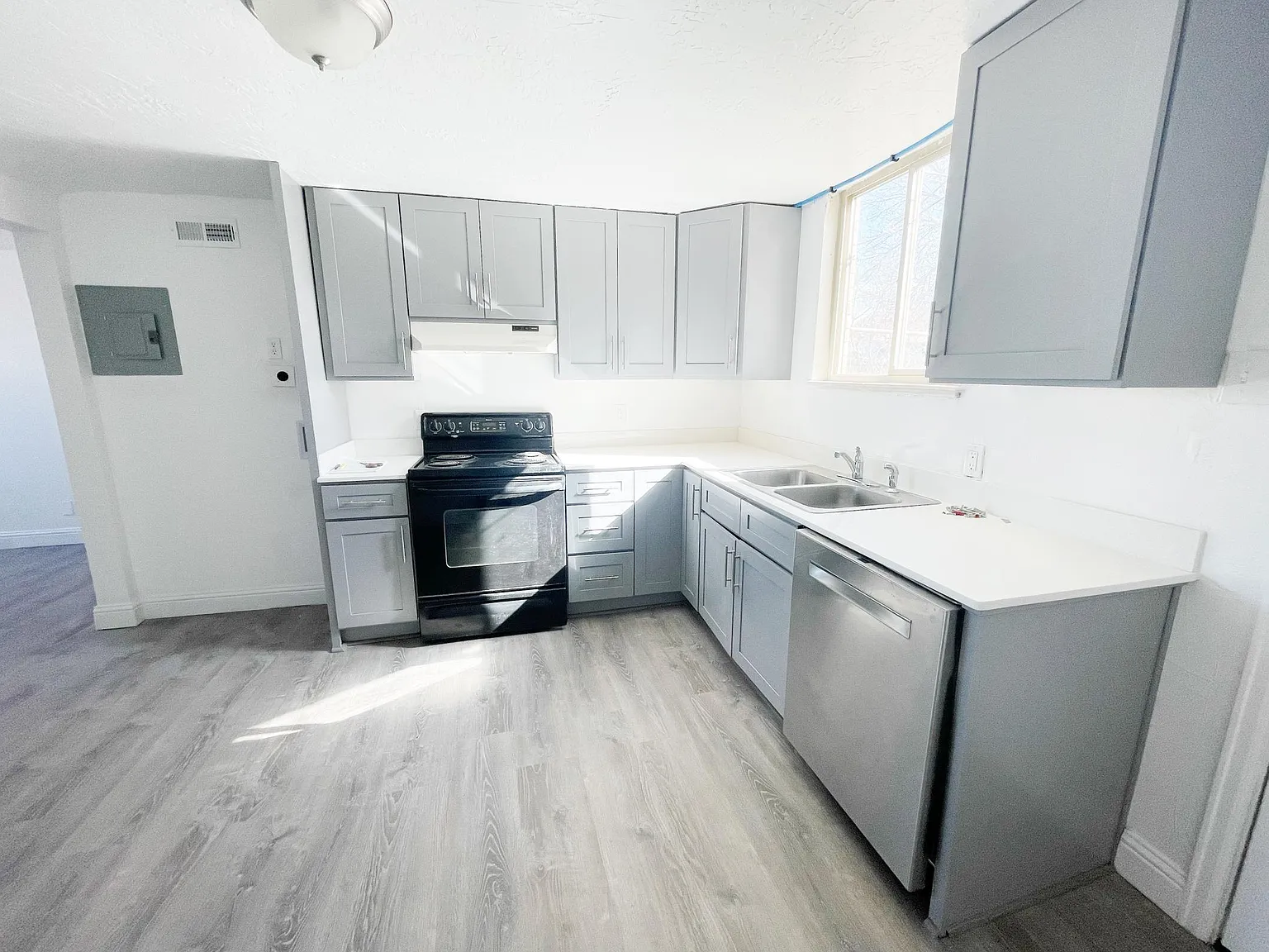 2 bed, 815 sqft, $1,500 — Photo 2