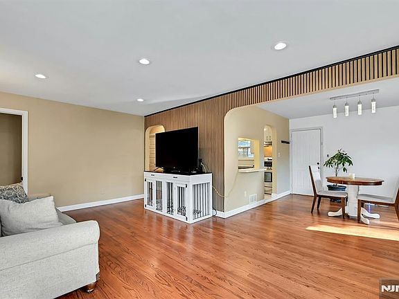 3rd image of 151 Knickerbocker Road