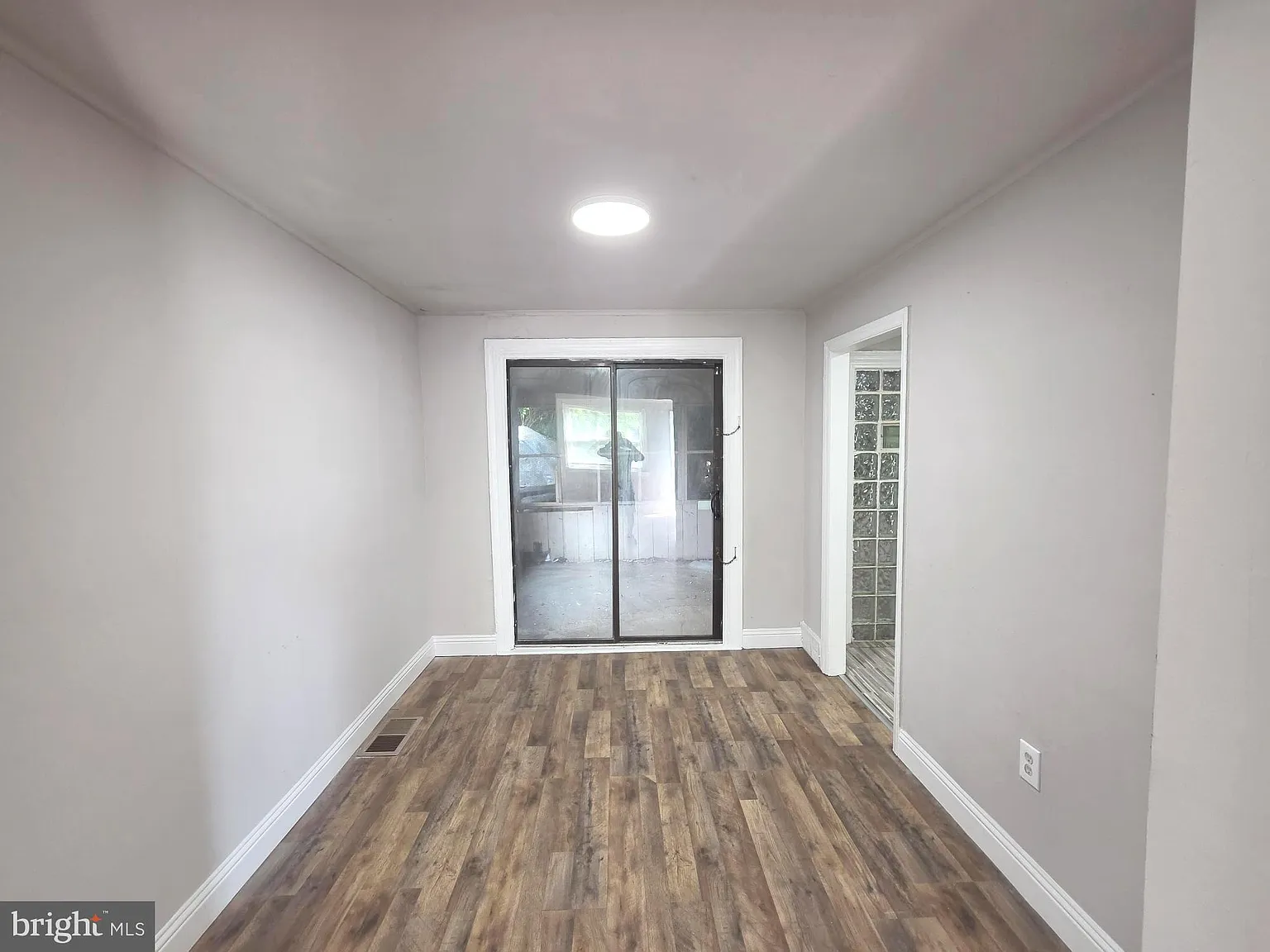 2 bed, 832 sqft, $1,600 — Photo 4