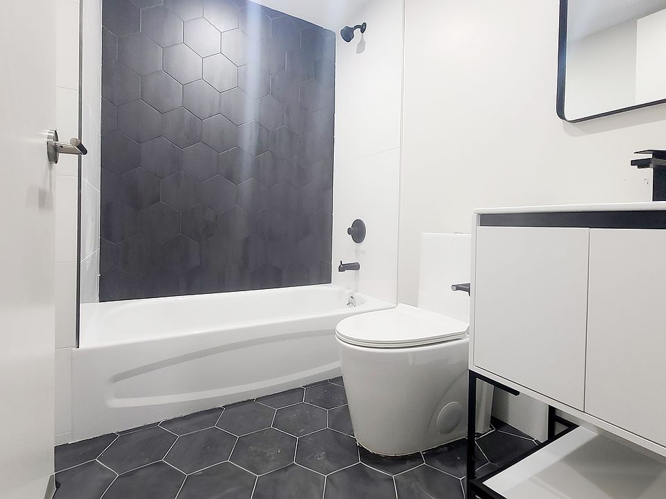 2nd image of 2427 Prospect Ave #2A