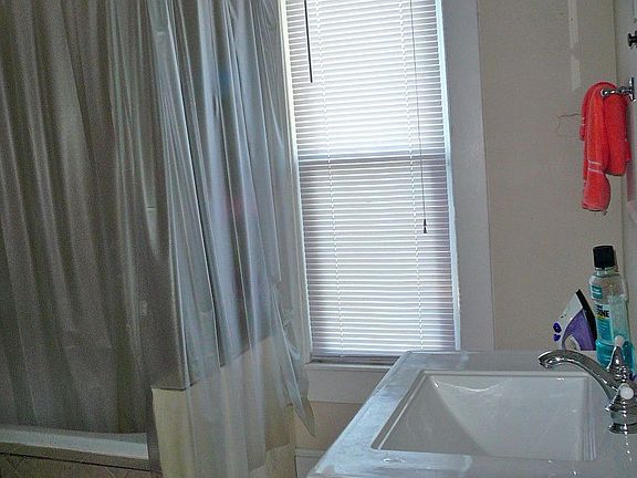 5th image of 1717 Lasalle Ave