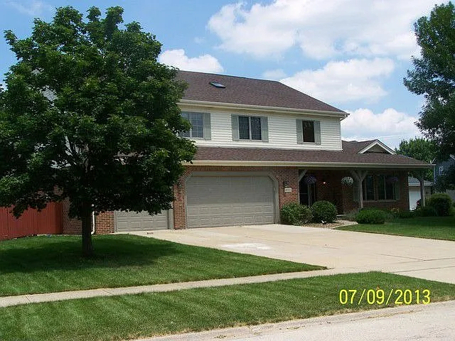 18725 London Ln photo 1