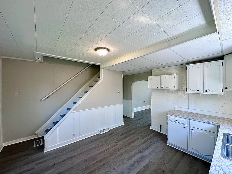 831 Morton St — Photo 9