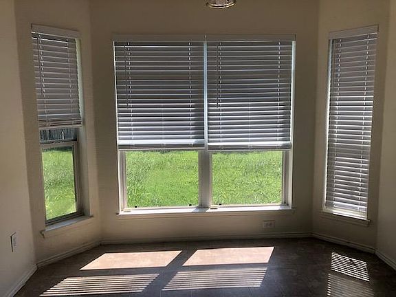 4th image of 122 Chesterfield Cir